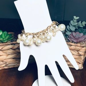 Vintage en Vogue Faux Large Pearl Bracelet, adjustable